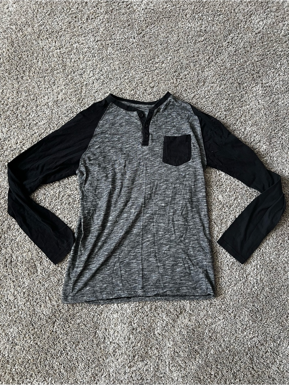 Men's Grey & Black Raglan Henley Long Sleeve Shirt